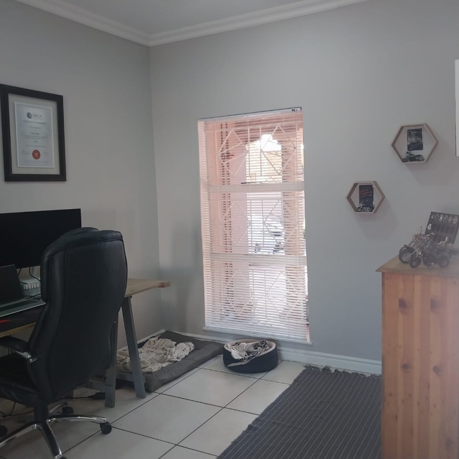 4 Bedroom Property for Sale in El Toro Park Northern Cape